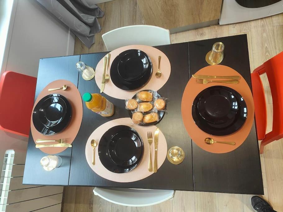 La Feline - Duplex - Vieux Valenciennes - Familialアパートメント エクステリア 写真